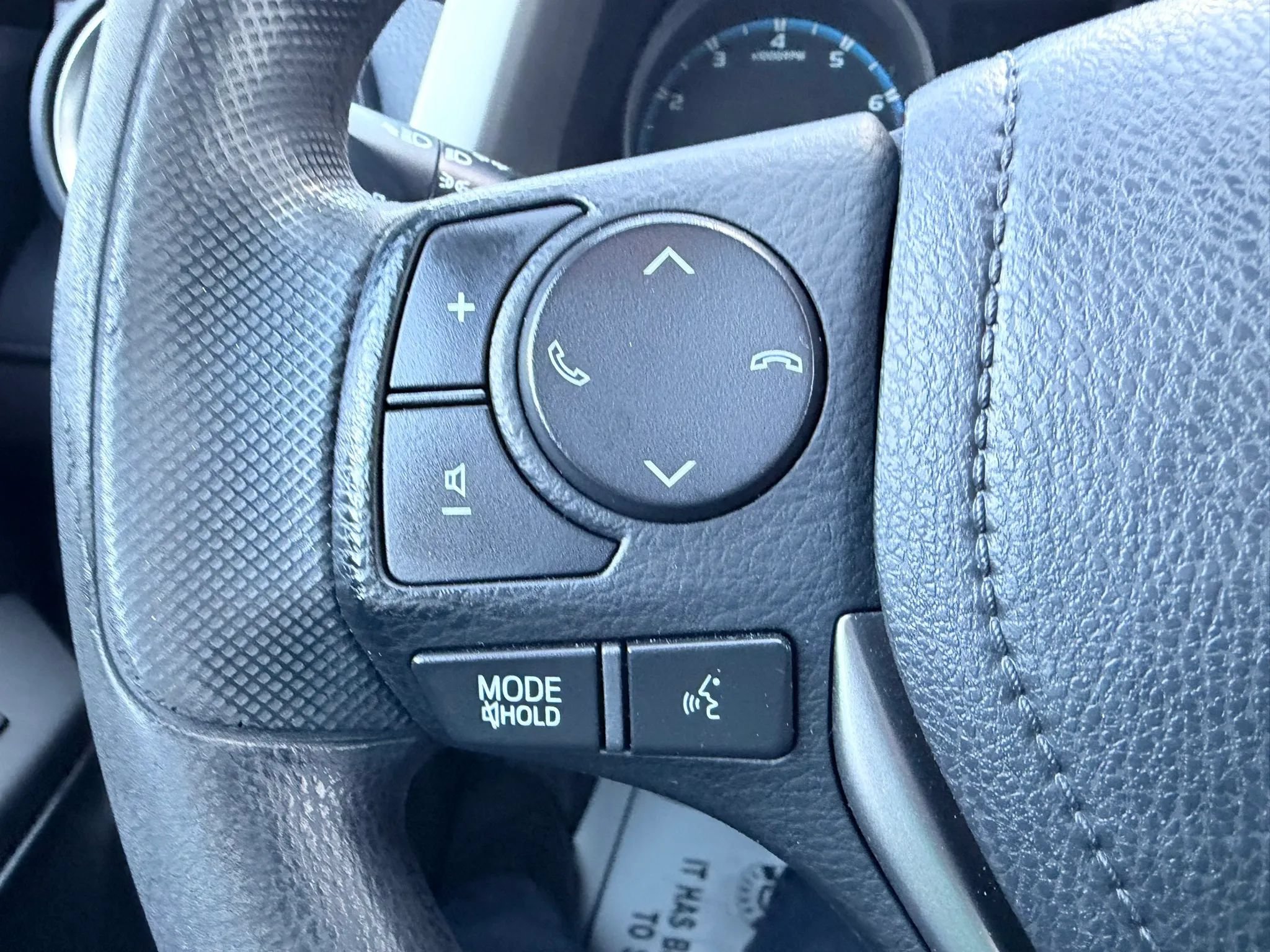 Used 2017 Toyota RAV4 LE w/ Carpet Mat Package AWD/4WD image 10