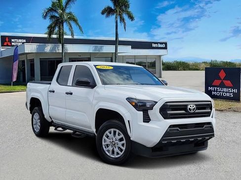 Used 2025 Toyota Tacoma SR image 1