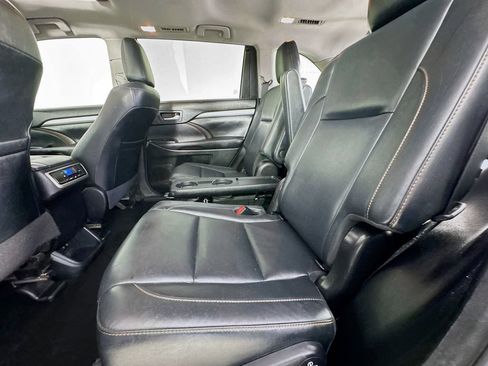 Used 2018 Toyota Highlander XLE AWD/4WD image 31