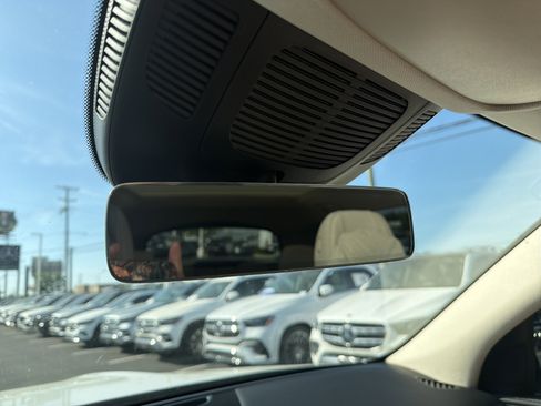 Used 2025 Mercedes-Benz GLS 450 4MATIC image 26