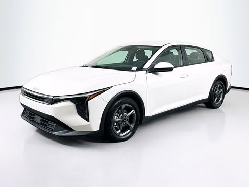 Used 2025 Kia K4 LXS image 3