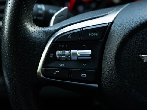 Used 2021 Genesis G70 2.0T image 20