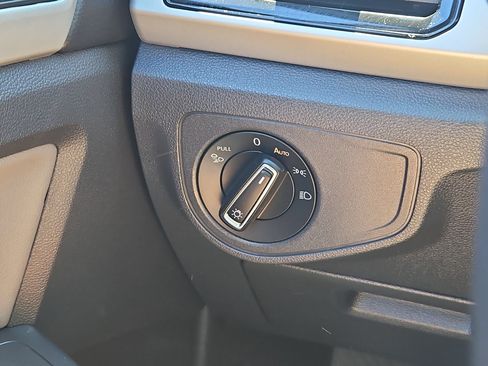 Used 2023 Volkswagen Atlas Cross Sport SE w/ Panoramic Sunroof Package FWD image 15