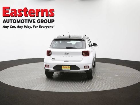 Used 2025 Hyundai Venue Limited FWD image 36