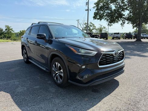 Used 2021 Toyota Highlander XLE FWD image 4