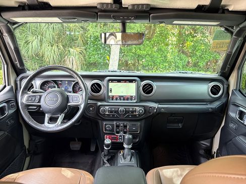 Used 2022 Jeep Gladiator Rubicon w/ LED Lighting Group AWD/4WD image 8
