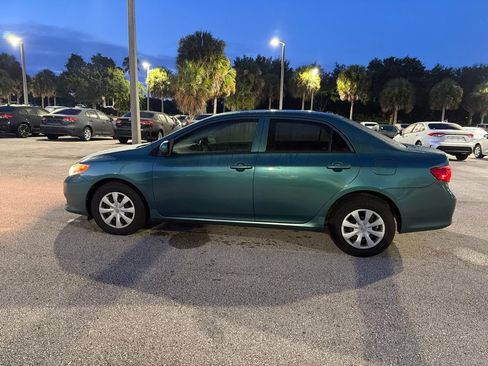 Used 2010 Toyota Corolla LE w/ LE EVP Pkg #1 FWD image 2