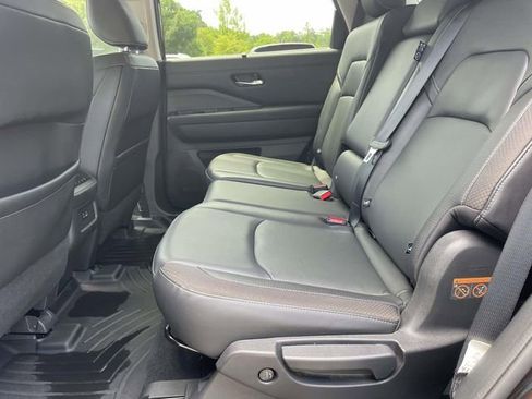 Used 2022 Nissan Pathfinder SL w/ Cargo Package FWD image 10