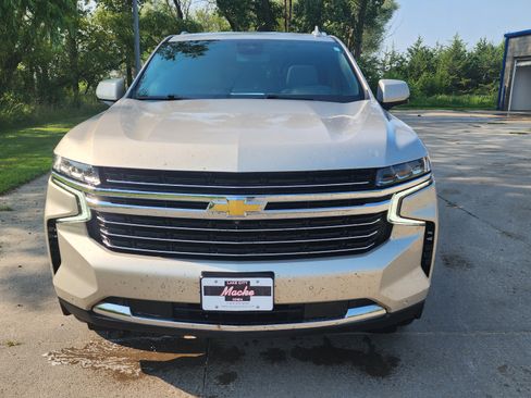Used 2024 Chevrolet Suburban LT w/ Luxury Package AWD/4WD image 2