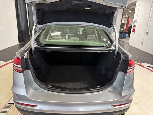 Used 2020 Ford Fusion SE image 12