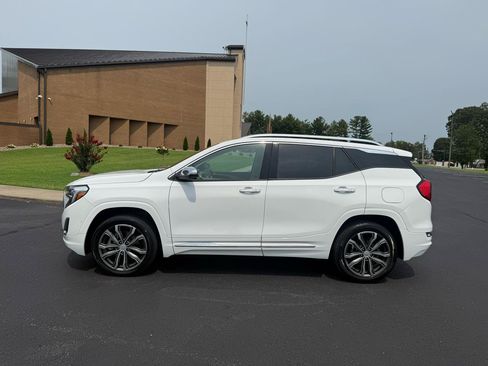 Used 2019 GMC Terrain Denali w/ Advanced Safety Package AWD/4WD image 4