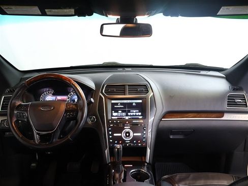 Used 2016 Ford Explorer Platinum image 22