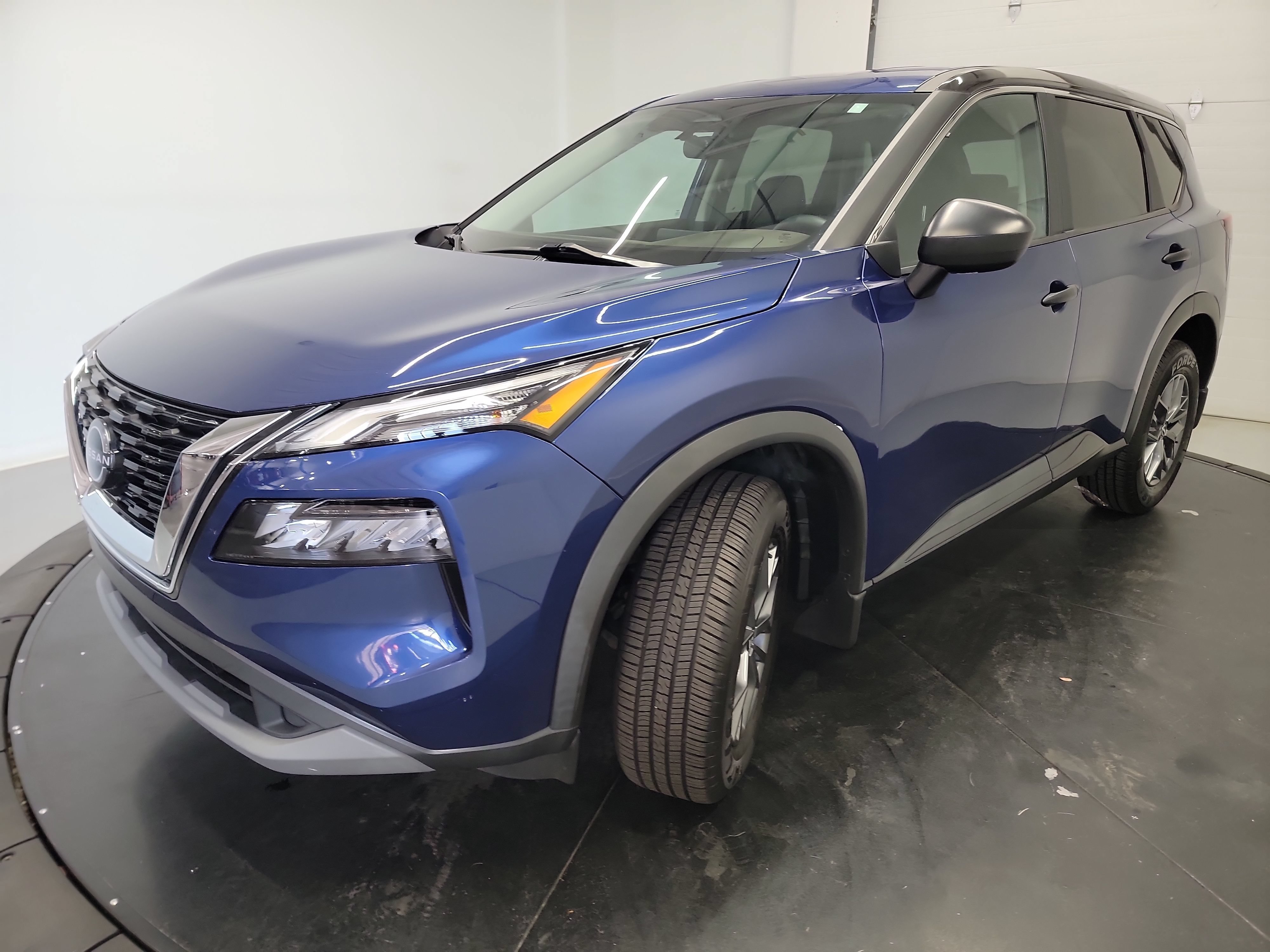 Used 2023 Nissan Rogue S FWD image 3