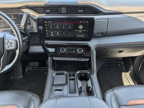 Used 2024 GMC Sierra 2500 AT4 w/ AT4 Preferred Package AWD/4WD image 7