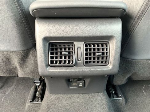 Used 2025 Toyota Camry SE image 31