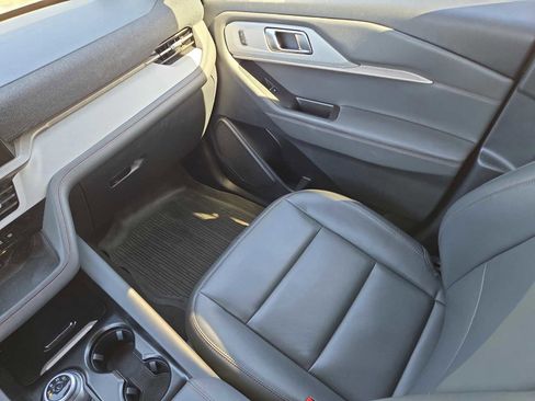 Used 2025 Ford Explorer Active w/ Active Comfort Package image 15