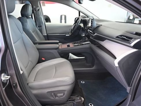 Used 2021 Toyota Sienna XLE w/ XLE Plus Package FWD image 11