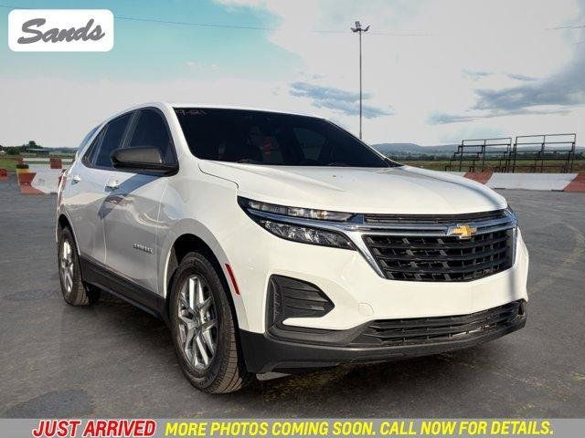 Used 2022 Chevrolet Equinox LS w/ LS Convenience Package FWD image 1