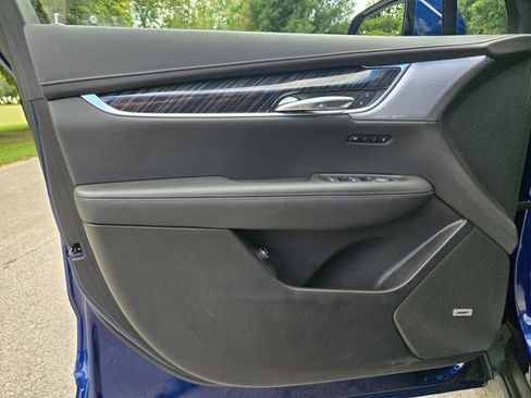Used 2025 Cadillac XT6 Premium Luxury image 18