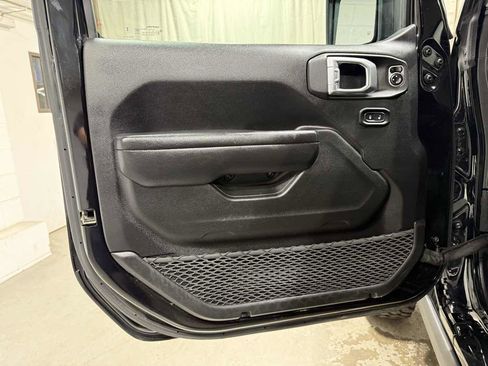 Used 2023 Jeep Gladiator Sport image 8