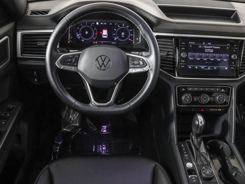 Used 2022 Volkswagen Atlas Cross Sport SEL image 40