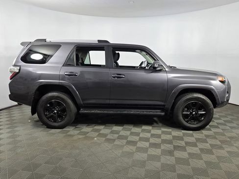 Used 2023 Toyota 4Runner SR5 AWD/4WD image 10