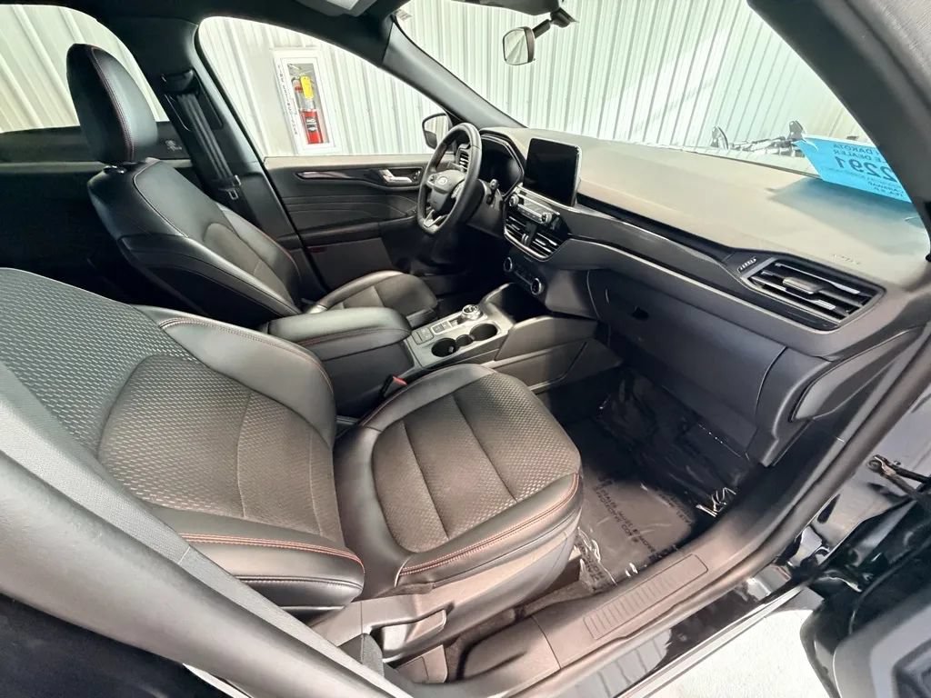 Used 2025 Ford Escape ST-Line Select AWD/4WD image 38