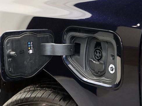 Used 2025 Ford F150 Lightning Lariat image 11