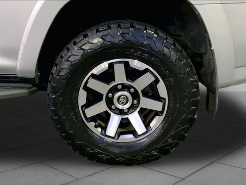 Used 2020 Toyota 4Runner TRD Off-Road Premium w/ Moonroof Package AWD/4WD image 11