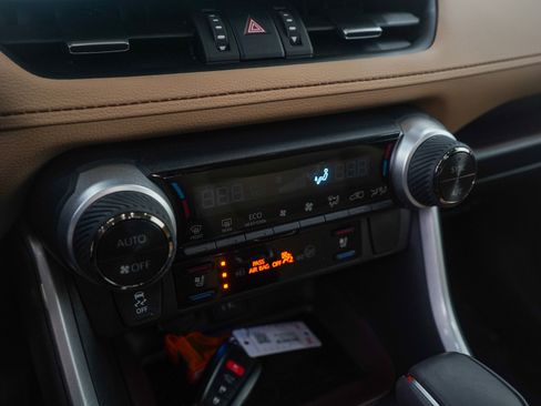 Used 2025 Toyota RAV4 Limited w/ Advanced Technology Package image 22