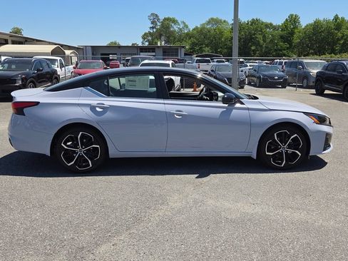 New 2026 Nissan Altima 2.5 SR FWD image 11