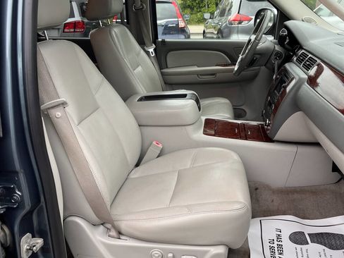 Used 2009 Chevrolet Suburban LTZ image 18