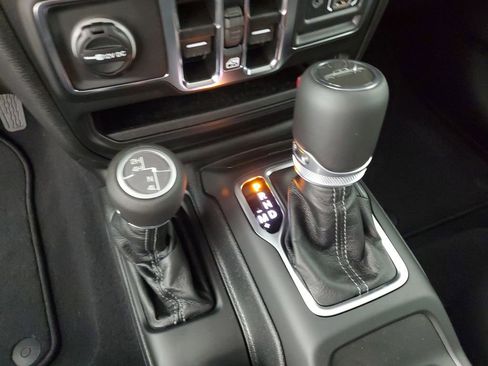 New 2025 Jeep Gladiator Sport image 19