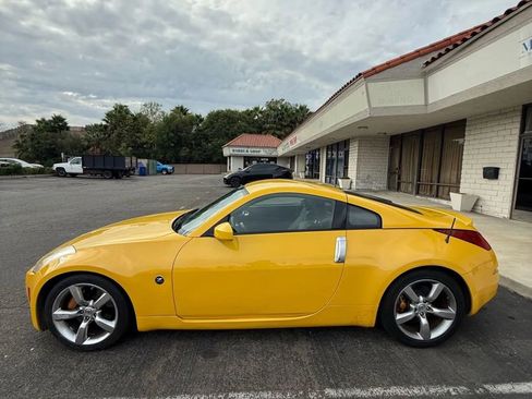 Used 2005 Nissan 350Z 35th Anniversary Edition w/ (N93) Cargo Convenience Pkg image 4