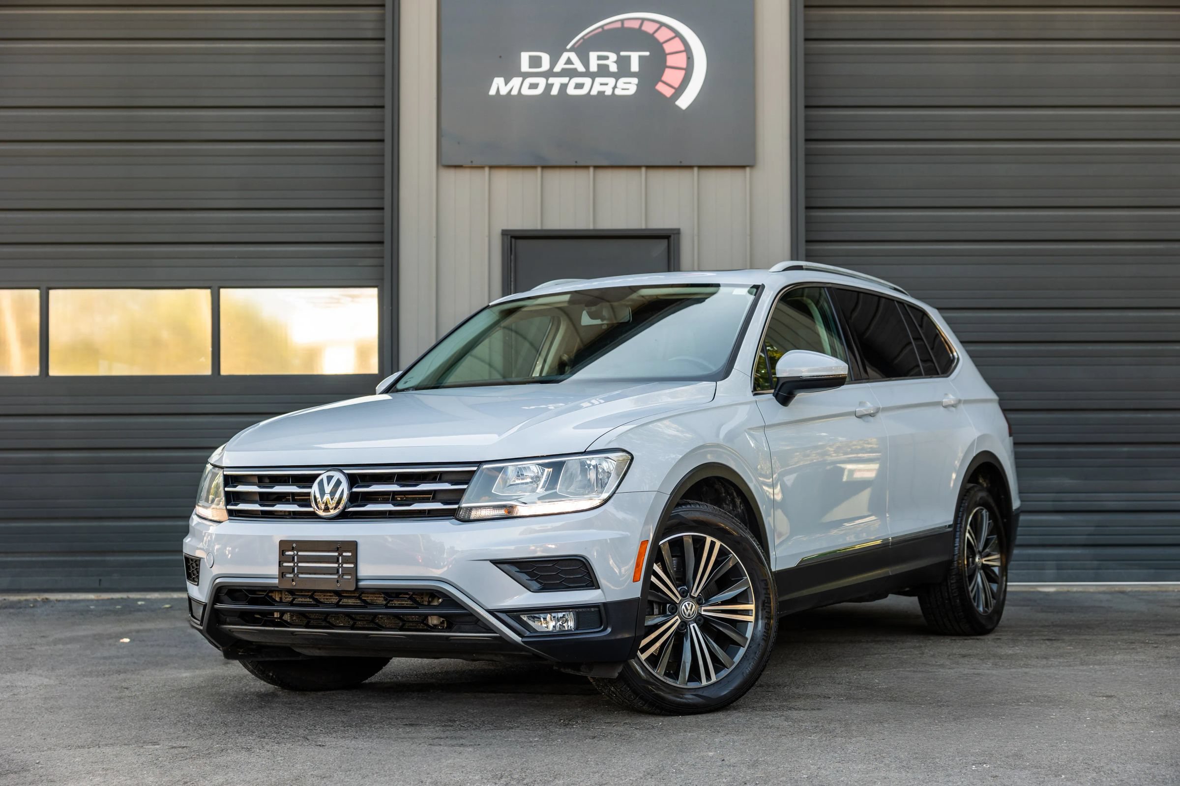 Used 2018 Volkswagen Tiguan SEL FWD image 3