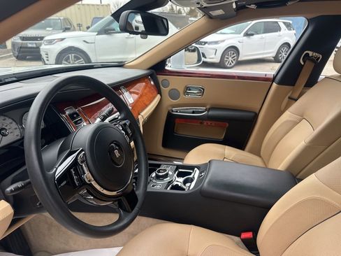 Used 2014 Rolls-Royce Ghost RWD image 32