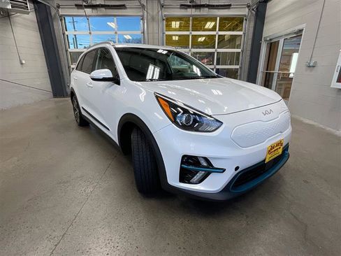Used 2022 Kia Niro EX w/ Cold Weather Package image 7