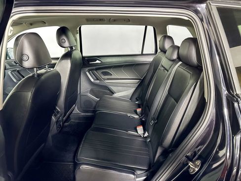 Certified 2022 Volkswagen Tiguan SE w/ Panoramic Sunroof Package image 21