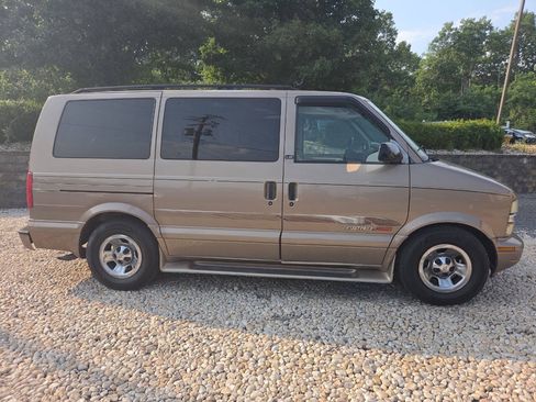 Used 2002 Chevrolet Astro Passenger AWD image 8