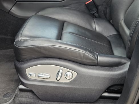 Certified 2021 Porsche Macan AWD/4WD image 23