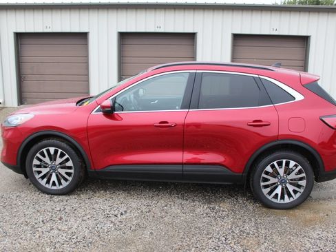 Used 2020 Ford Escape Titanium AWD/4WD image 3