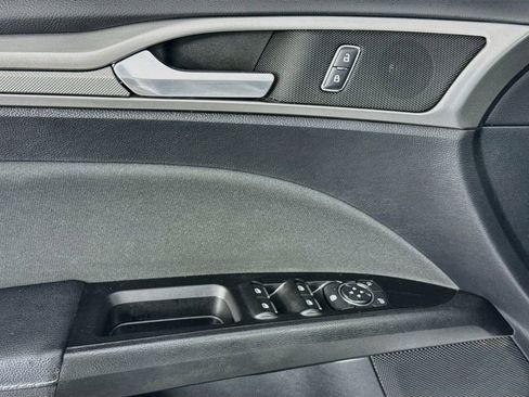 Used 2017 Ford Fusion SE w/ Fusion SE Technology Package FWD image 22