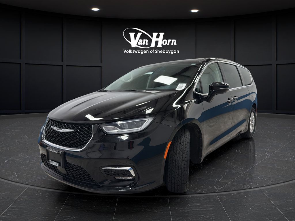 Used 2024 Chrysler Pacifica Touring-L FWD image 3