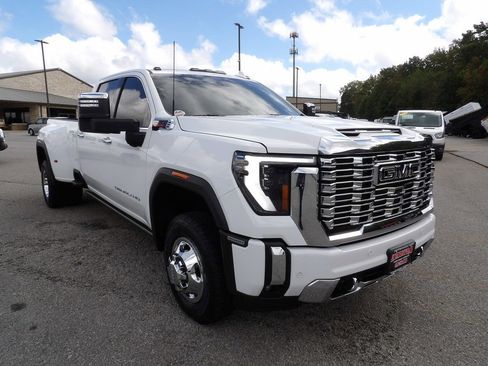 Used 2024 GMC Sierra 3500 Denali w/ Denali Reserve Package image 11