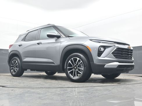 New 2026 Chevrolet TrailBlazer LT w/ Driver Confidence Package FWD image 24