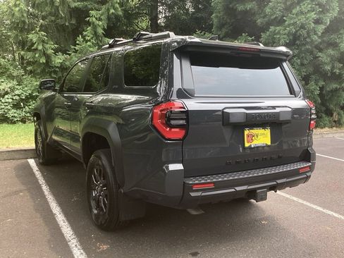 Certified 2025 Toyota 4Runner SR5 AWD/4WD image 10