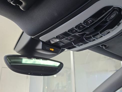 Used 2018 Porsche Macan S image 18