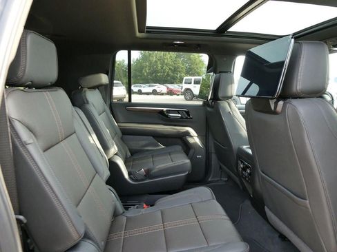New 2026 Chevrolet Suburban High Country AWD/4WD image 13