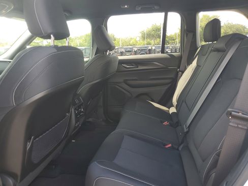 Used 2025 Jeep Grand Cherokee Laredo w/ Luxury Tech Group I RWD image 12