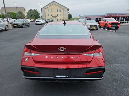 Used 2024 Hyundai Elantra SEL FWD image 4